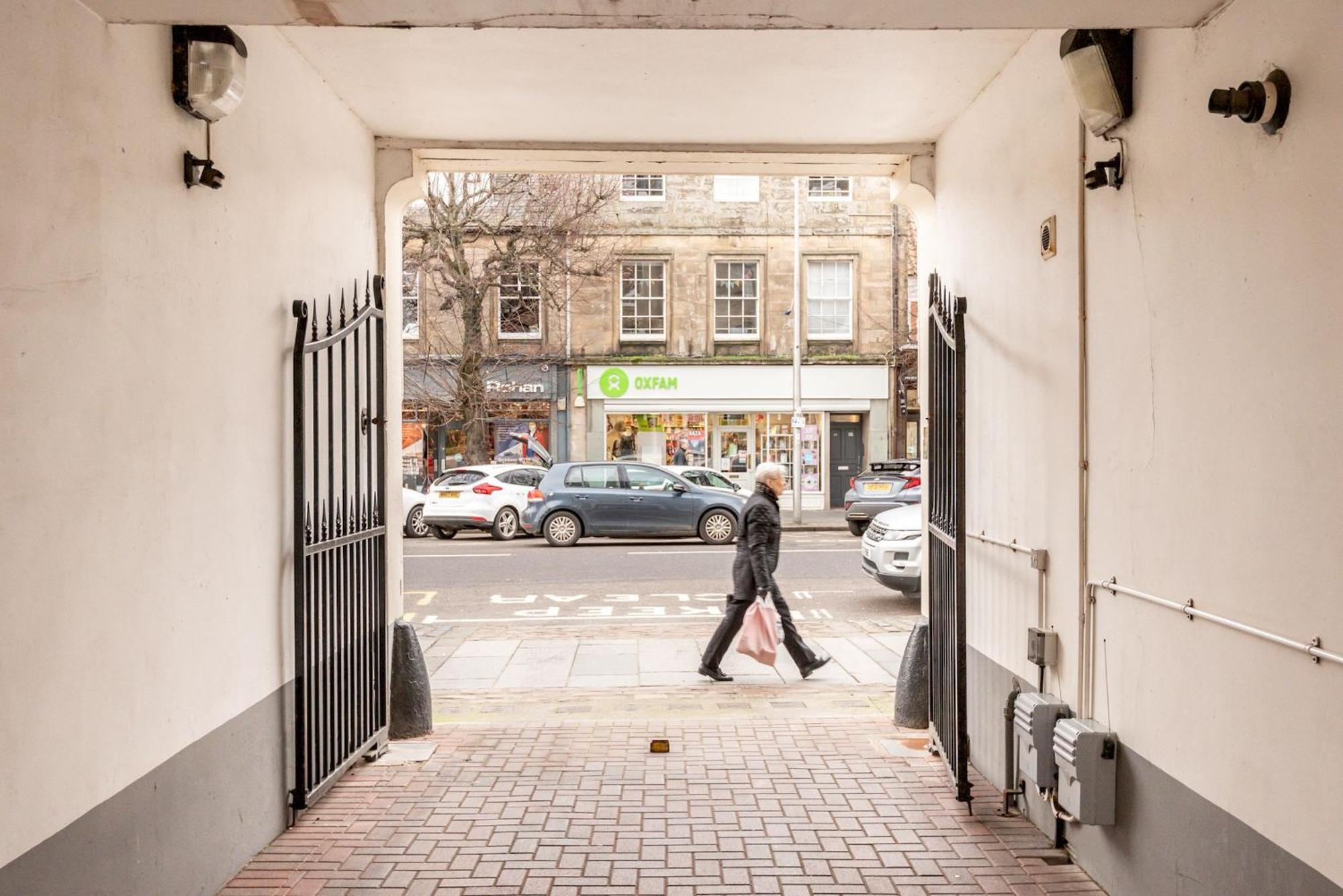 Southgait Hall - No 17 *